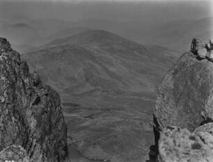 Die Laguna de Urbión : Blick vom Pico de Urbión durch eine Schlucht auf die Laguna de Urbión