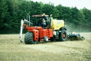 Fotografie: Gülleausbringung, Systemtraktor, Gülletrac selbstfahrend, Terrareifen, Güllefass, Gülleinjektor
