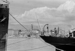 Im Hafen : Im Hafen von Split mit Blick auf die Stadt.