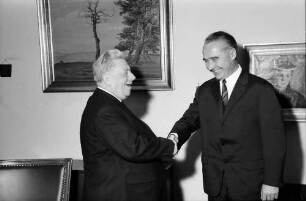 Freiburg: Regierungspräsidium Südbaden; Schreibtischübergabe, Regierungspräsident Dichtel an Regierungspräsident Person