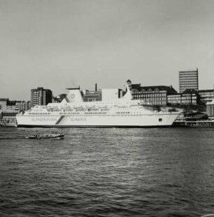 Hamburg, Hochseefährschiff Hamburg