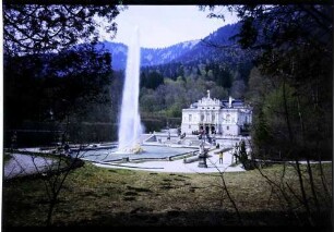 Linderhof: Schloss Linderhof mit Springbrunnen