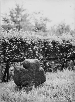 Steinkreuz : Steinerne Marter - Steinkreuz (Tatzenkreuz; D 105) im Realschulgarten