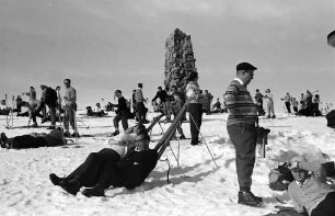 Feldberg: Sonnende auf dem Feldberggipfel