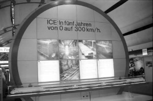 Nürnberg: Werbestände ICE, in fünf Jahren von 0 auf 300 km/h