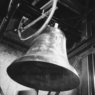 Friedenskirche: Glocke im Glockenstuhl