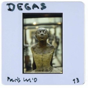 Degas, Kleine vierzehnjährige Tänzerin (Serie) : Frontalansicht des Oberkörpers