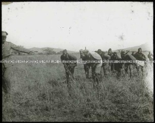 Militärisches Training in der Steppe