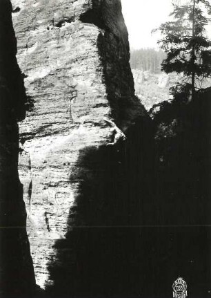 Sächsische Schweiz, Bielatal. Spannagelturm. Seilschaft Ehrhardt Renger an der Bruchholzkante (Nordostkante, VIIb)