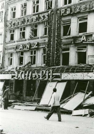 Hamburg-St. Pauli. Das während der Bombardierung 1943 zerstörte Tanzcafe "Lausen"