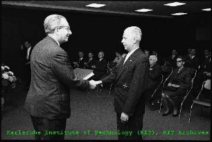 Verleihung des Bundesverdienstkreuzes an Dipl.-Ing. Horst Heinrich Sommer (Regierungsbaudirektor und erster Leiter der Bauabteilung (BAU))