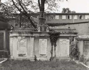 Wandgrabmal der Familien Böhme, Walter und Enger