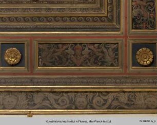 Kassettendecke mit Groteskenmalerei und Darstellungen zu Apollo