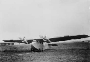 Focke-Wulf-Zubringer, seitliche Vorderansicht : Technikgeschichte | Maschinenbau | Verkehrswesen | Luftfahrzeuge | Flugzeuge