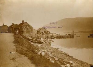 Tromsø/ Norwegen: Hafen von Tromsø mit Holzhäusern