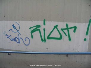 {HAMMER UND SICHEL} | {ROTER STERN} | Lurch | Riot!