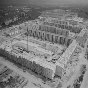 Bau des Plattenbau-Wohnkomplexes Bodenbacher Straße in Dresden-Seidnitz : Blickrichtung Osten