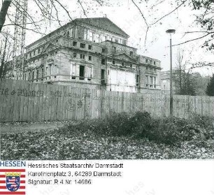 Darmstadt, Ausbau des ehemaligen Mollertheaters zum Haus der Geschichte / Rückansicht mit Parolen am Bauzaun