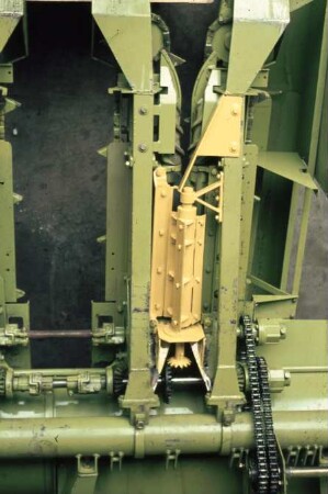Fotografie: Erntetechnik, Mähdrescher selbstfahrend, Maispflückvorsatz, Schlegelmulcher