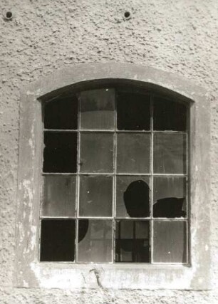Neuhausen-Cämmerswalde, Hauptstraße 123. Dreiseithof (Ölmühle) (1791). Erdgeschoßfenster