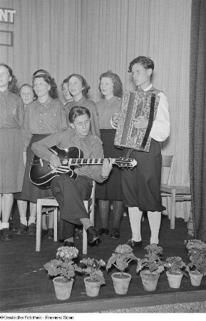 Auftritt eines FDJ-Ensembles