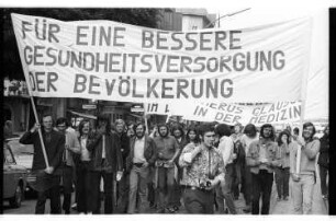 Kleinbildnegativ: Demonstration der ADS-Medizinstudierenden, 1972