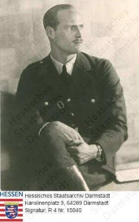 Georg Donatus Erbgroßherzog v. Hessen und bei Rhein (1906-1937) / Porträt in NS-Uniform (NS-Fliegerkorps ?), sitzend, Kniestück