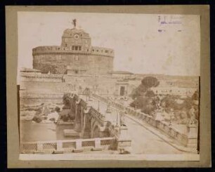 Engelsburg (Castel Sant’Angelo) und Engelsbrücke, Rom: Ansicht mit Engelsbrücke