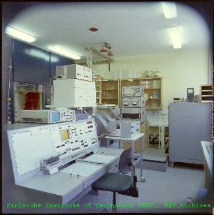 Elektrospinresonanz(ESR)-Gerät des Instituts für Heiße Chemie (IHCh)