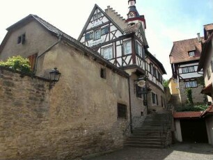 Stadtbild-Schloß-Ansicht im Nordnordwesten über Stadtseite mit Mantelmauer (Wehrgang im 18 Jh abgetragen) sowie Fachwerkaufbau (Riegelbauweise 18 Jh)