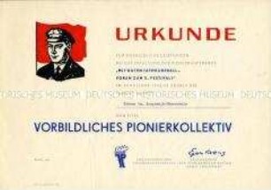 Urkunde zur Verleihung des Titels "Vorbildliches Pionierkollektiv"
