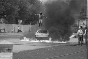 Gastspiel der "Tornado Stuntman-Show" von René Stey auf dem Karlsruher Messplatz