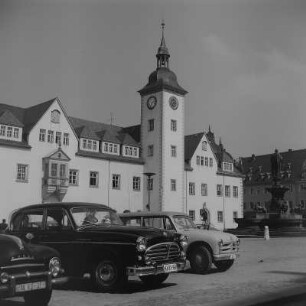 Freiberg. Blick zum Rathaus und zum Brunnendenkmal mit dem Standbild des Stadtgründers, Otto dem Reichen