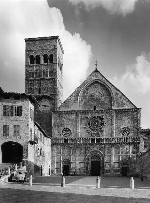 Assisi. Kathedrale San Rufino. Fassade (1134)