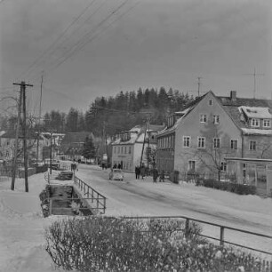 Sohland im Winter : Sohland. Hauptstraße. Straßenbild im Winter