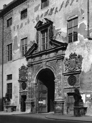 München. Residenz. Portal an der Westfassade
