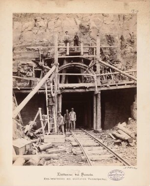 Nebenbahn Hameln-Lage. Klüttunnel, Hameln: Maurerarbeiten am südlichen Tunnelportal