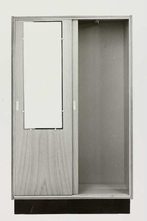 Garderobenschrank