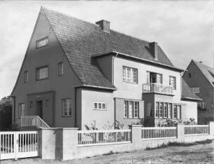 Güstrow. Wohnhaus (1928). Fertigstellung des Neubaus, Wallensteinstraße 7/8