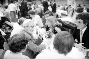 31. Tagung 1981 (29.6.-3.7.) Mediziner; Pressekonferenz: Nikolaas Tinbergen am Tisch