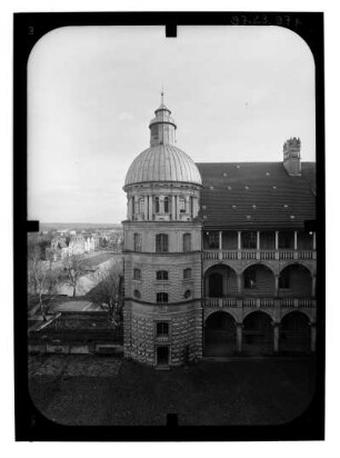 Güstrow, Franz-Parr-Platz 1. Ehem. Residenzschloß (Museum Schloß Güstrow, Baubeginn 1558; F. Parr). Treppenturm und Loggia von Nordost