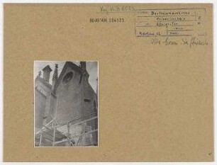 Bartholomäuskirche im Wiederaufbau. Berlin, Friedrichshain, Königs-Tor, Otto-Braun-Straße/Friedenstraße