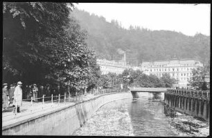 Karlsbad. Partie an der Tepl mit Grand Hotel Pupp
