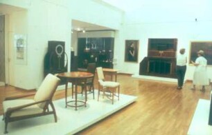 Darmstadt. Ausstellungsraum mit originalem Mobilar