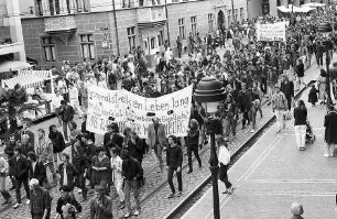 Freiburg im Breisgau: Demo gegen die Räumungen der Häuser in der Wilhelmstraße 36 und am Schlossbergring