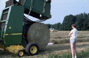 Fotografie: Erntetechnik, Ballenpresse, Rundballenpresse, Heuernte
