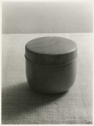 Deckeldose aus Platanenholz von A. Hesse