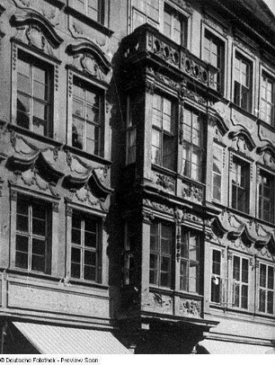 Bautzen, Reichenstraße 5. Wohnhaus mit Laden (nach 1720). Erker und Fenster (1. und 2. Obergeschoss)