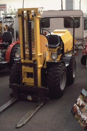 Fotografie: Gartenbautechnik-Freiland, Gabelstapler, Transport
