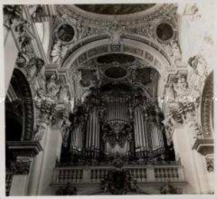 Passau, Dom St. Stephan, Blick zur Orgel